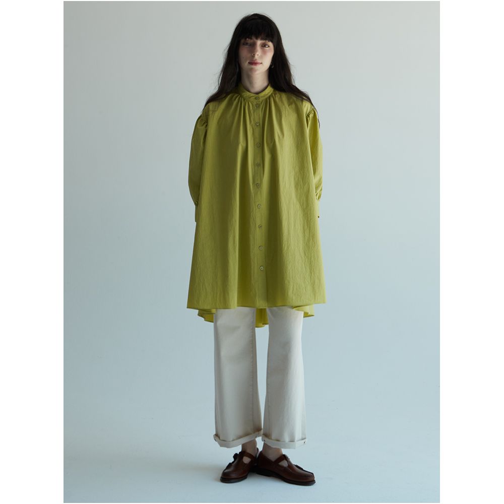 ItoshIroshI standing collar mustard yellow green silhouette A line long back short seven quarter lantern sleeves open collar pleated shirt image 3