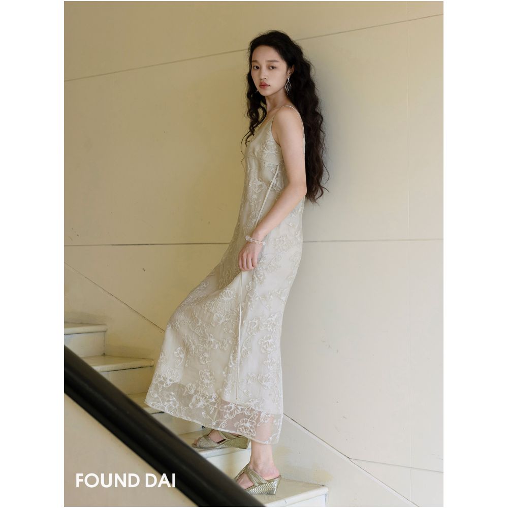 Sold out no restocking Autumn Chong silk silk floral embroidery straight body adjustable waist suspender dress image 1