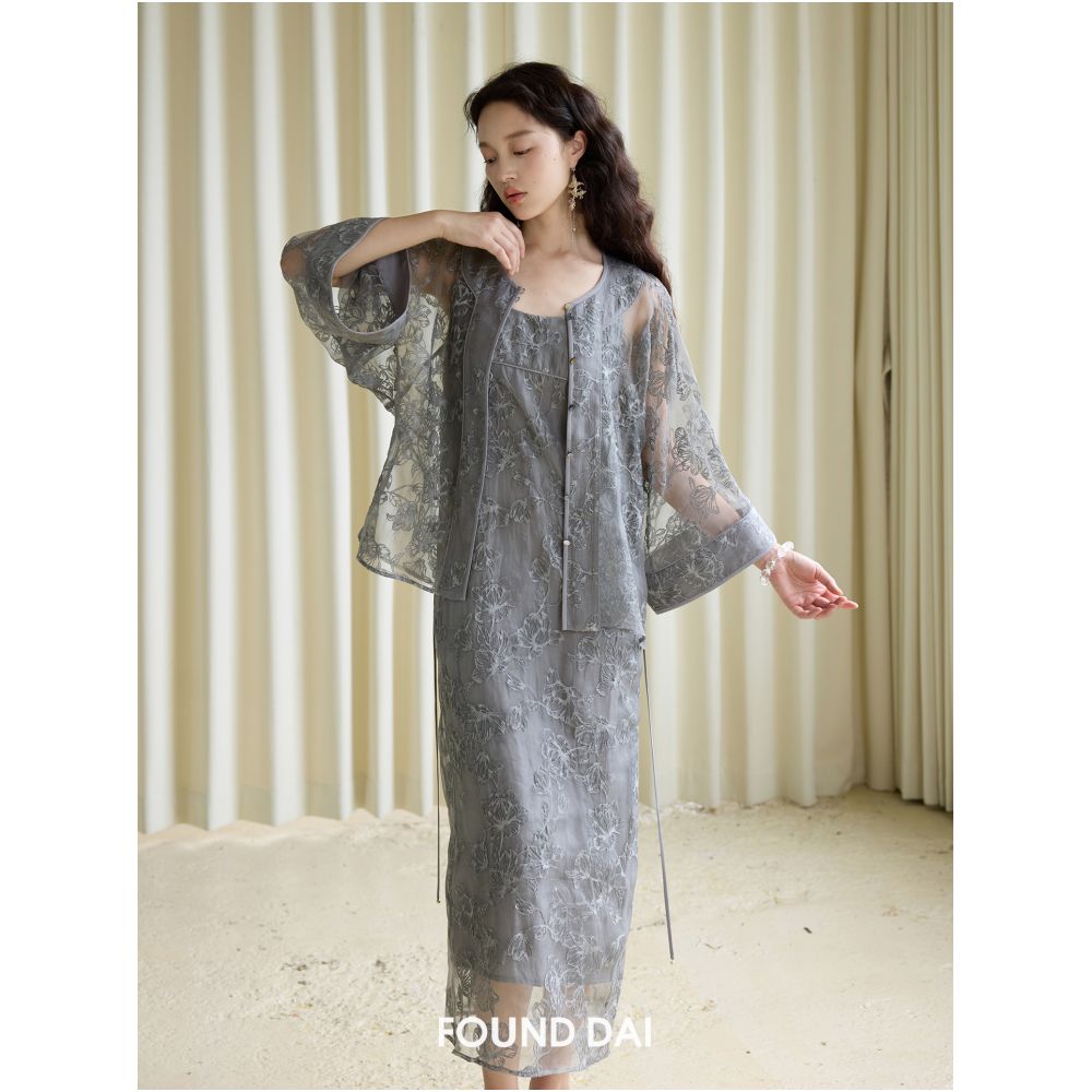 Sold out no restocking Autumn Chong silk silk floral embroidery straight body adjustable waist suspender dress image 5