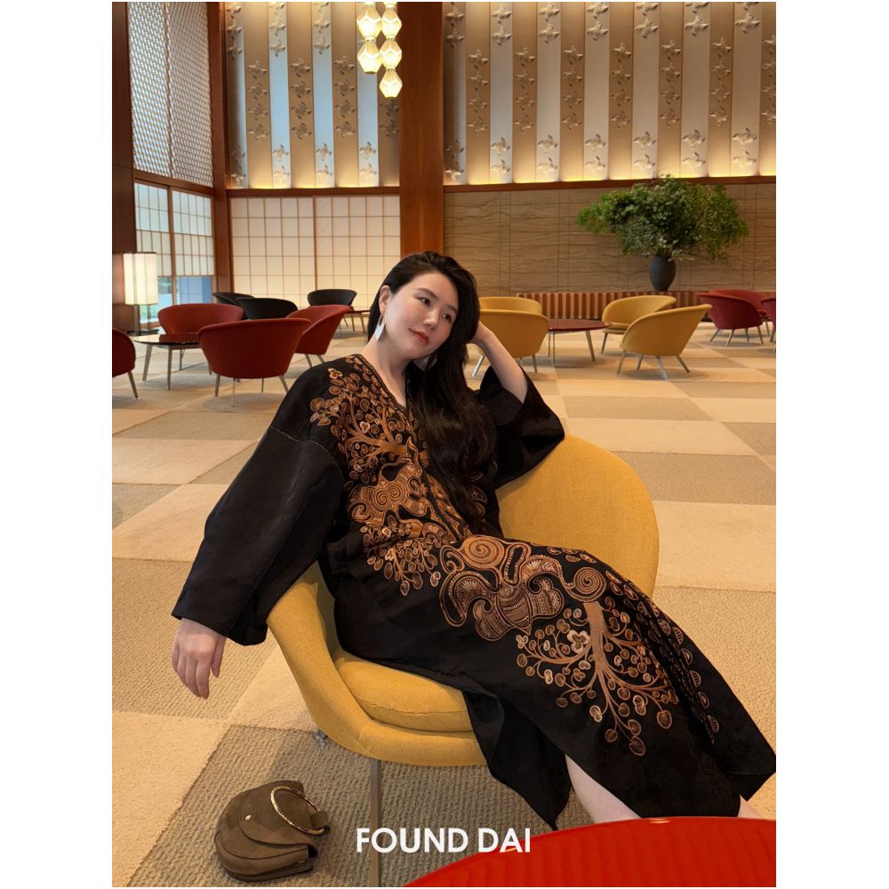 Lush banyan tree Dong ethnic group antique embroidery over 800000 stitches new Chinese style robe style dress image 5