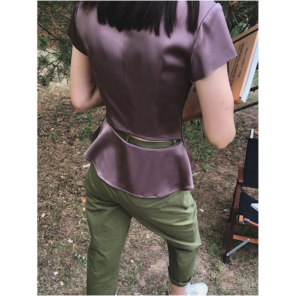 Monthly poster silk cheongsam top appears slim with exposed waist slightly wide short sleeved stand up collar slim fit silk side zipper image 4