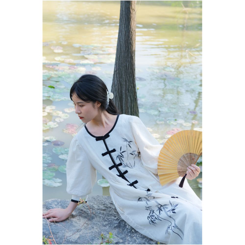 In the mountains there are laurel branches bamboo shadows cotton and linen new Chinese style bamboo daily bubble sleeves white dresses middle aged women image 3
