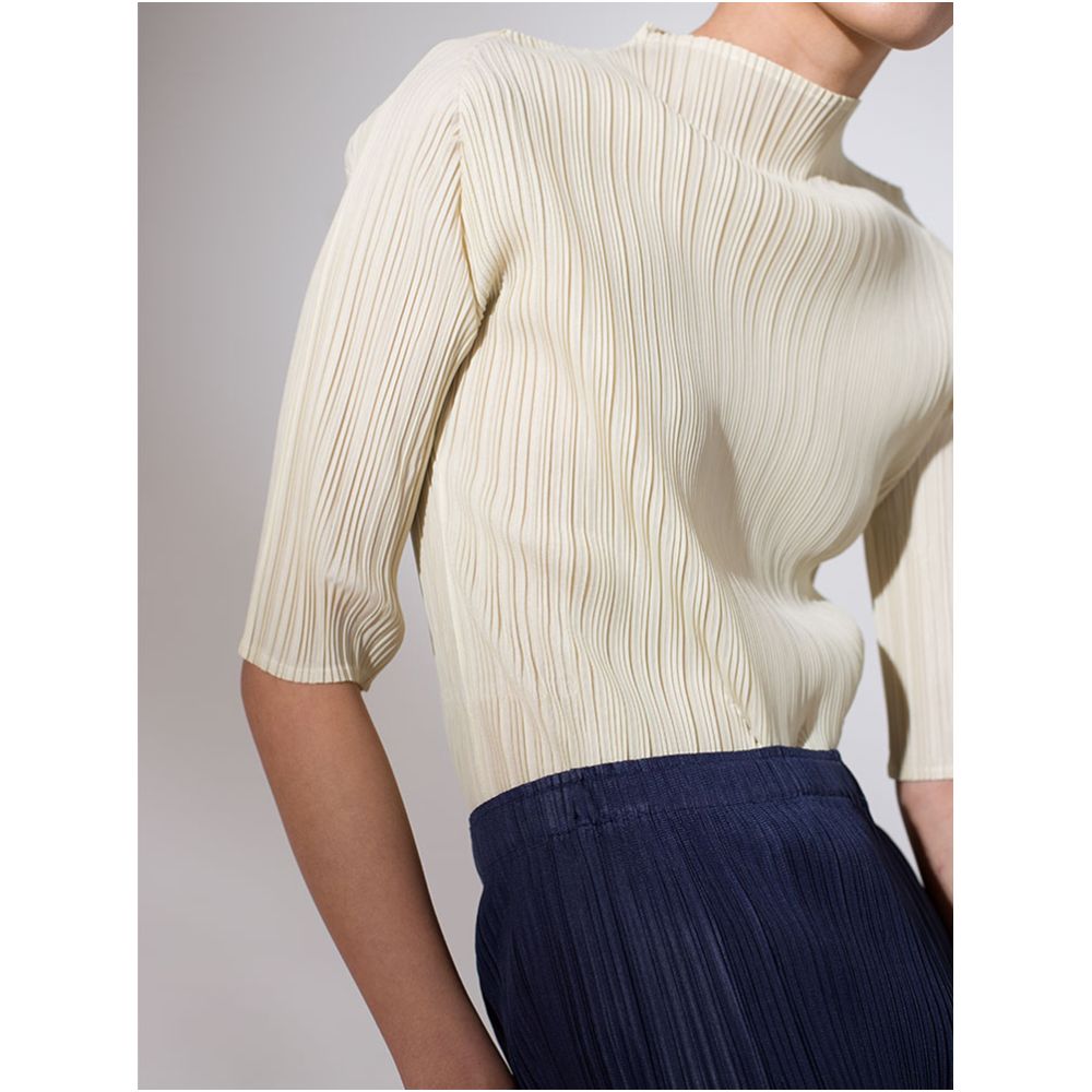 Whitecube early spring mid sleeve design T shirt with three quarter sleeves and a otaku style top with pleats and short sleeves as a base for women image 0