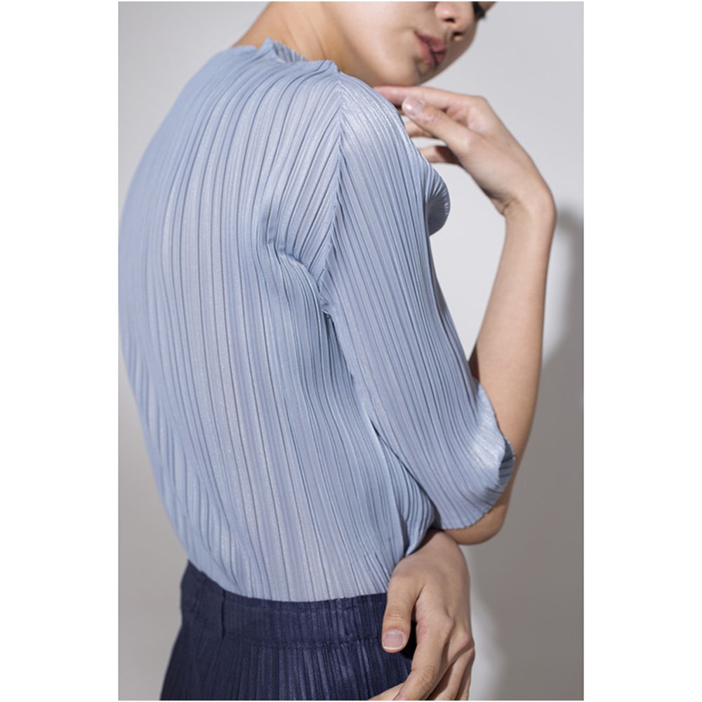 Whitecube early spring mid sleeve design T shirt with three quarter sleeves and a otaku style top with pleats and short sleeves as a base for women image 10