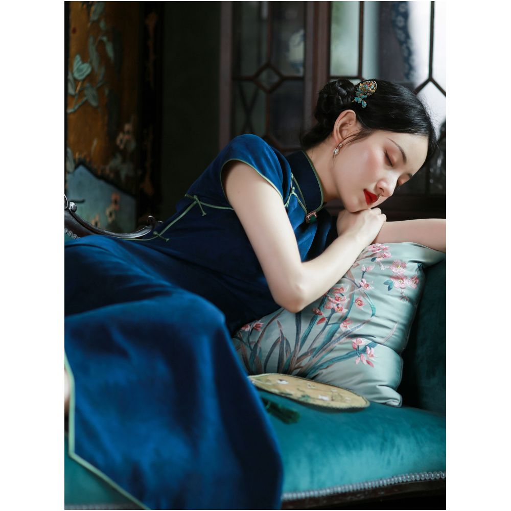 A touch of indigo One city style fluff Silk perforated Luo Xiangyun yarn retro Republican style short sleeved cheongsam for women image 3