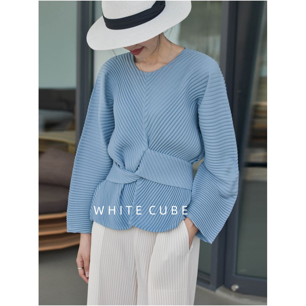 Whitecube2024 Spring Miyake style pleated round neck tied waist shirt loose hanging shirt top for women image 5