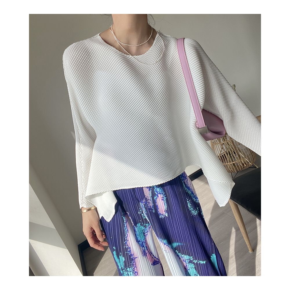 Three new Japanese high waisted round neck long sleeved pleated tops with staggered pleats and irregular commuting texture exuding a slimming temperament image 10