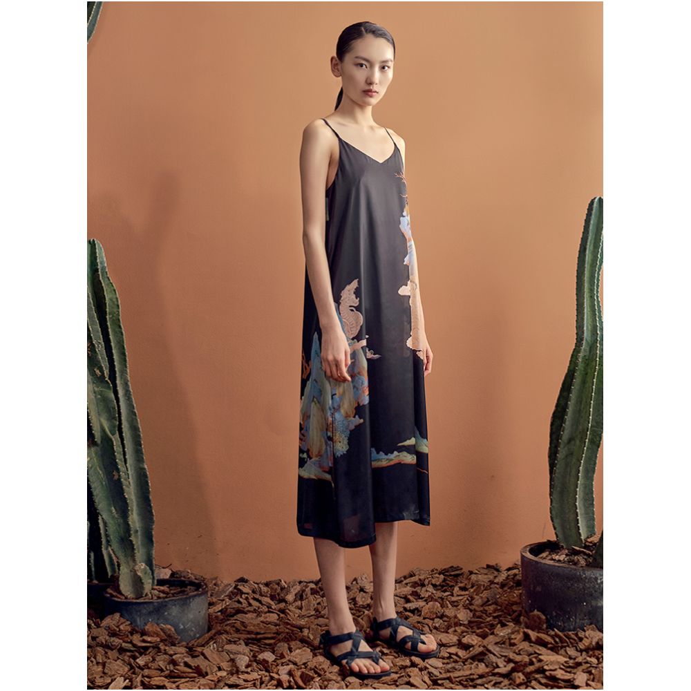 RECLUSE Yunshan Chinese style green mountain and water dress with retro print design V neck suspender mid length skirt image 4