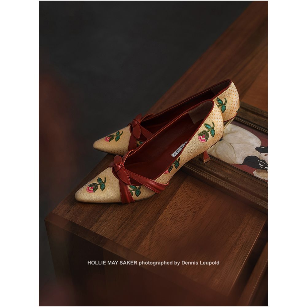 Vintage Vintage Small Square Head Yellow Rose Original Embroidery Custom Fabric Antique Sheep Leather Shoes High End Edition image 1