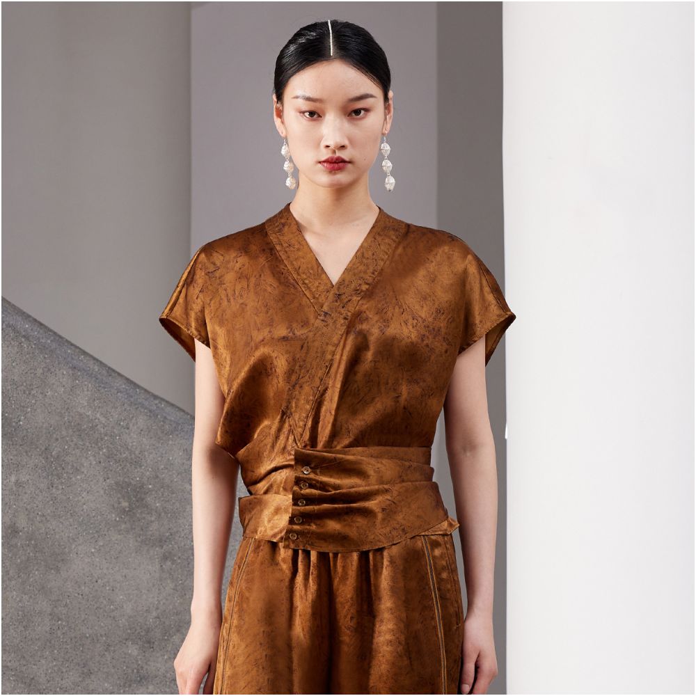 New Chinese acetate pleats elegant texture niche design glossy shirt J42C204 image 4