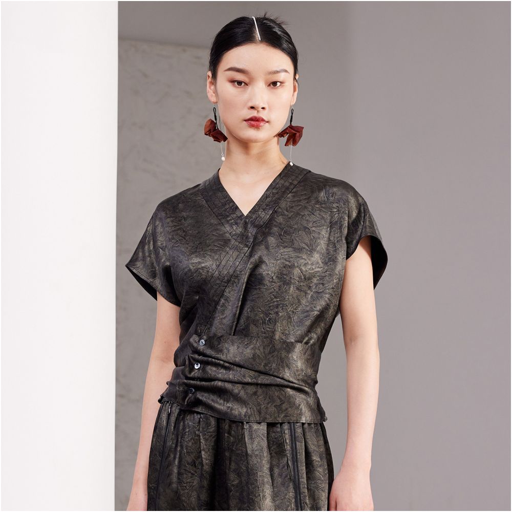 New Chinese acetate pleats elegant texture niche design glossy shirt J42C204 image 12