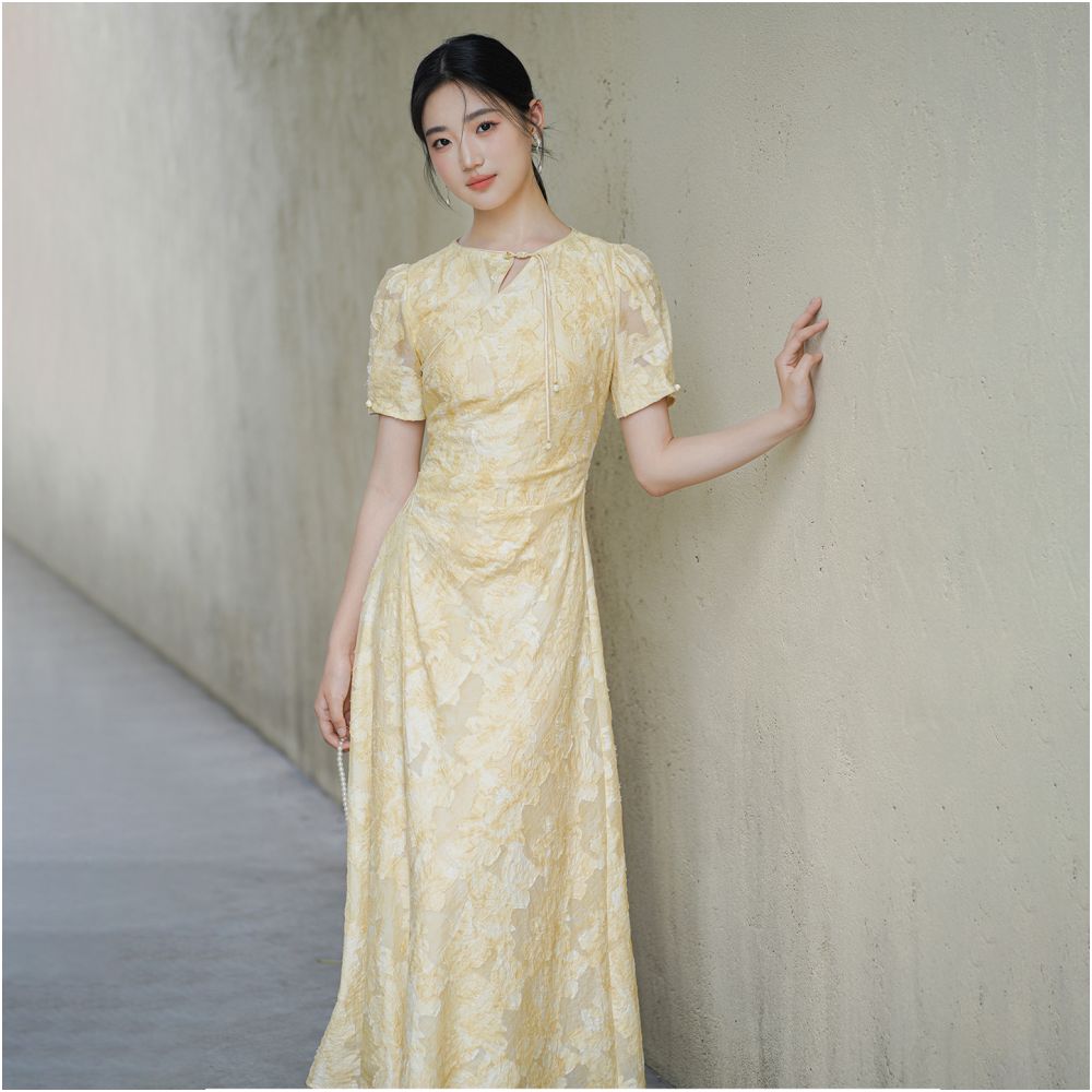New Chinese style dress for women in the summer of 2025 with a sense of luxury featuring cut flowers waist cinching elegant and improved cheongsam image 1