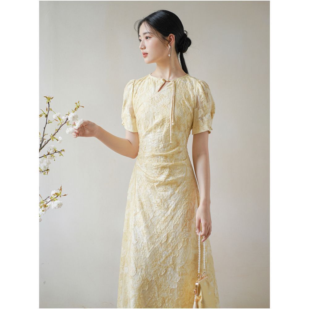 New Chinese style dress for women in the summer of 2025 with a sense of luxury featuring cut flowers waist cinching elegant and improved cheongsam image 2