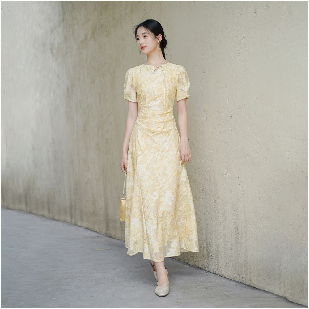 New Chinese style dress for women in the summer of 2025 with a sense of luxury featuring cut flowers waist cinching elegant and improved cheongsam image 3