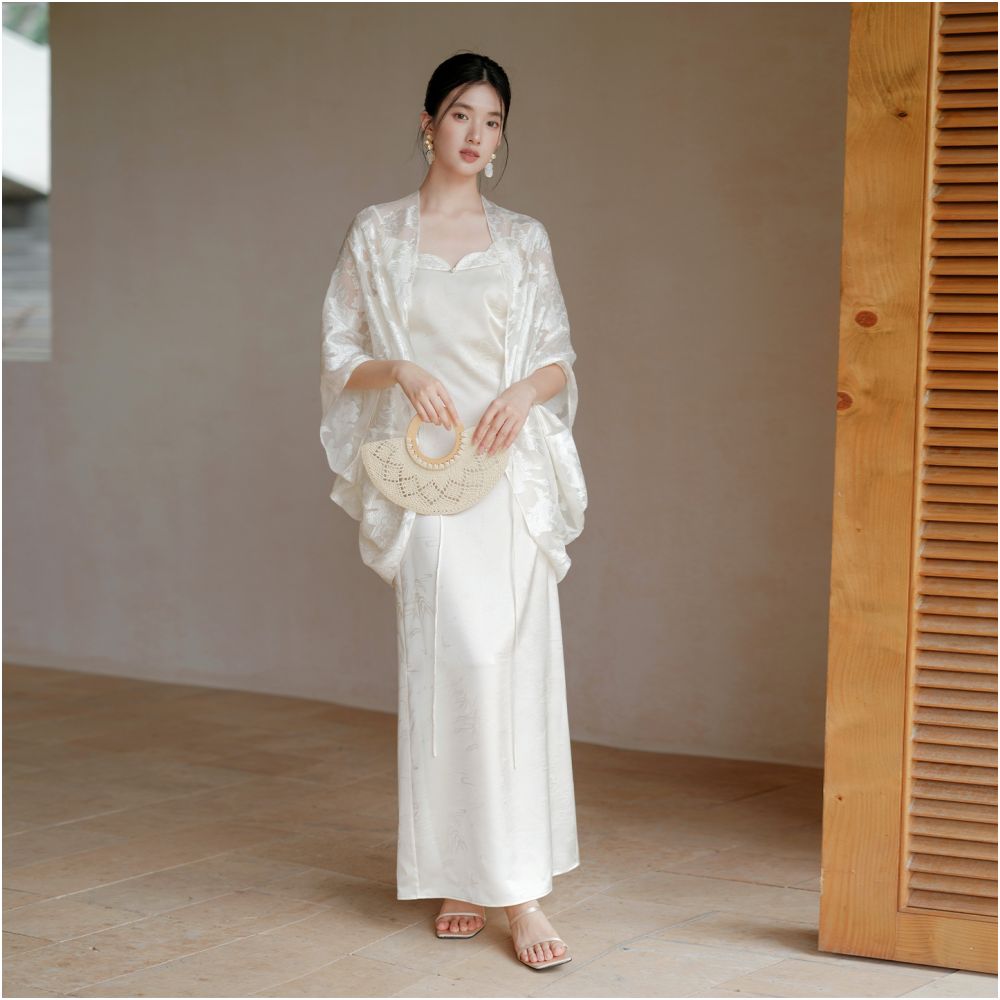 New Chinese style top with a relaxed summer and autumn vibe featuring a relaxed Chinese style high end floral cut cardigan and batwing sleeves image 2