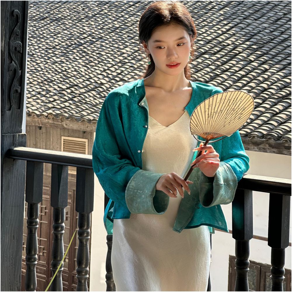 Ti Ti Ti Bi Xiao Quan Zhen New Chinese style design sense national style double sided two color flower vine jacket silk long sleeved top image 3