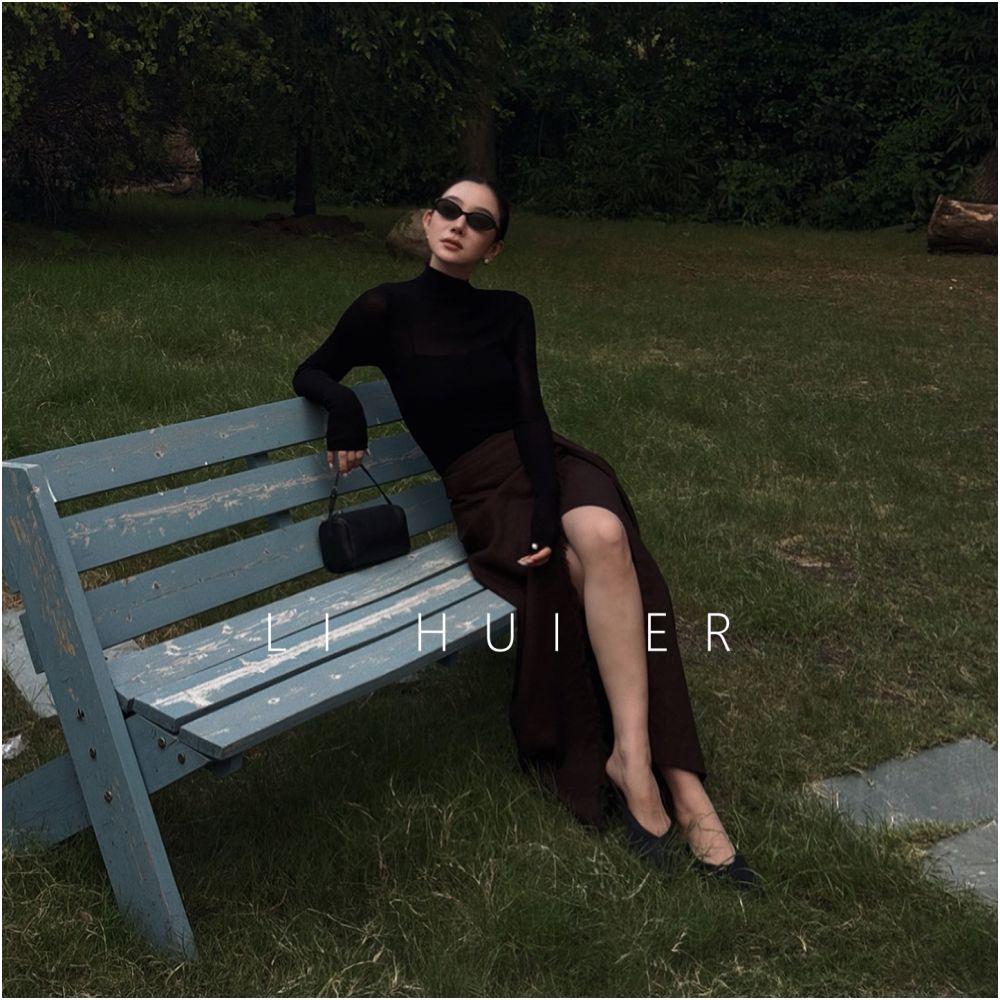 LiHuiEr LiHuiEr Lofoten s Night Light Person High Knowledge Old Money Wind Style Wearing Black Knitted Shirt Women s Top image 1