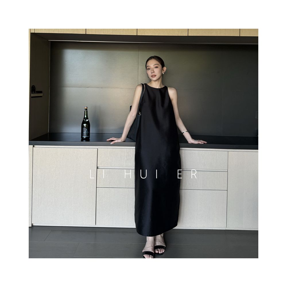 LiHuiEr simple fog black dress for women exuding a sense of luxury and slimming temperament Sleeveless vest dress image 0