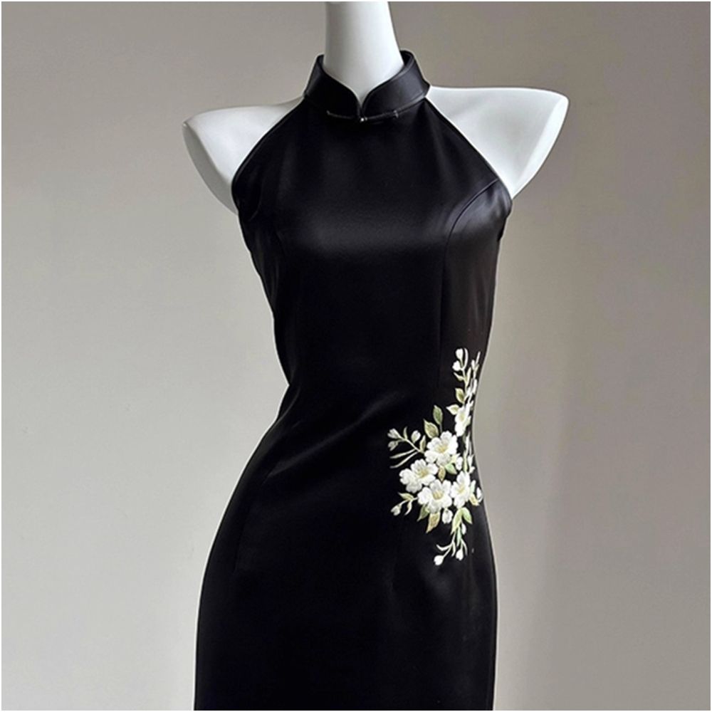 New Chinese style improved cheongsam evening dress high end light luxury niche toast dress banquet satin embroidery halter neck dress image 2