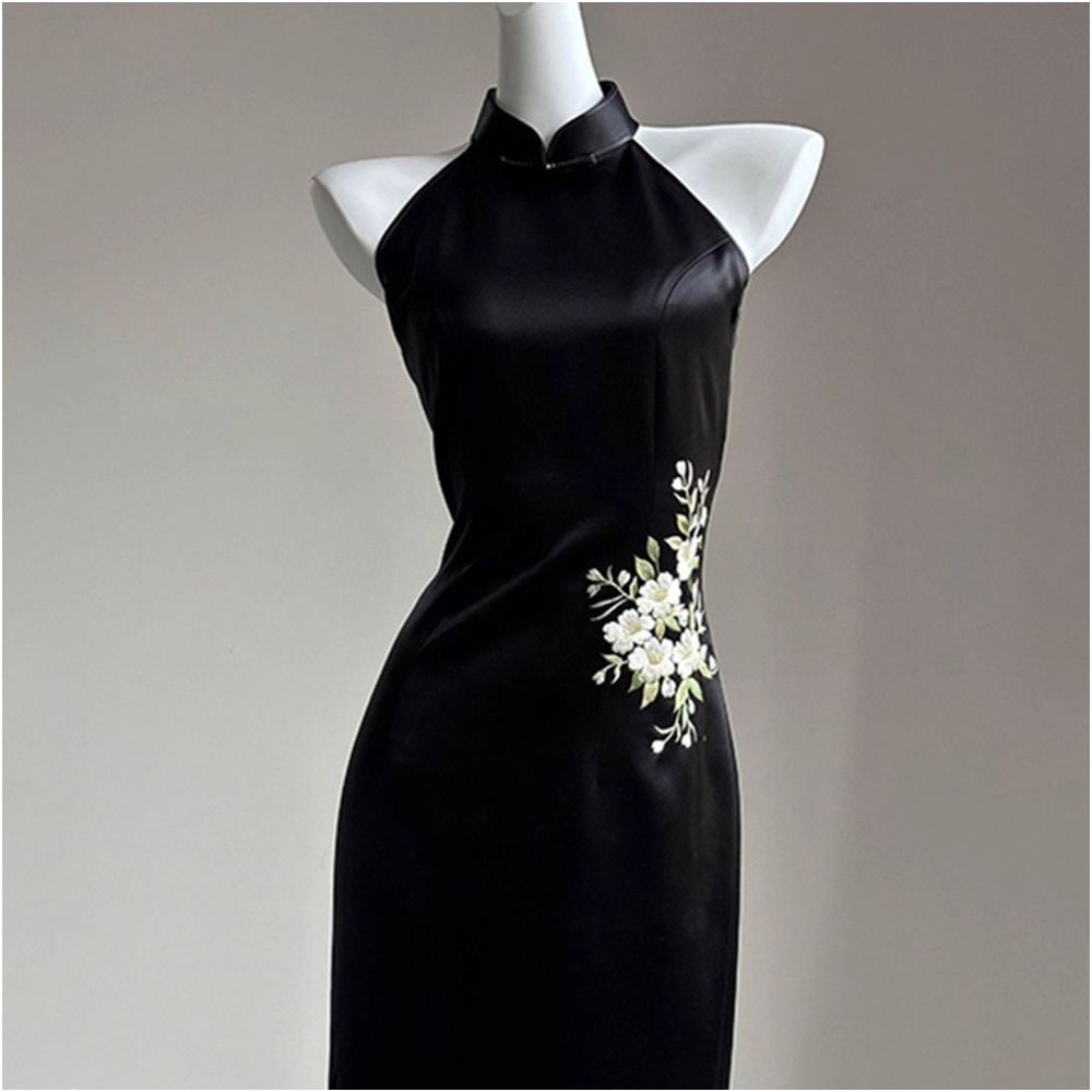 New Chinese style improved cheongsam evening dress high end light luxury niche toast dress banquet satin embroidery halter neck dress image 3