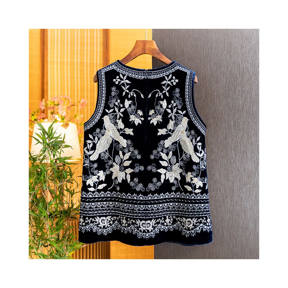 New Chinese Style Silk Velvet Heavy Embroidery Vest for Women Autumn 2025 New Arrival Mulberry Silk Chinese Style Vest for Women image 2