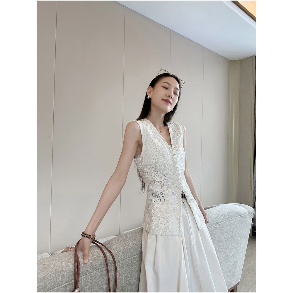 PINKEEN white small fragrant style V neck sleeveless vest women s summer 2025 new hollow hook flower temperament slimming top image 5