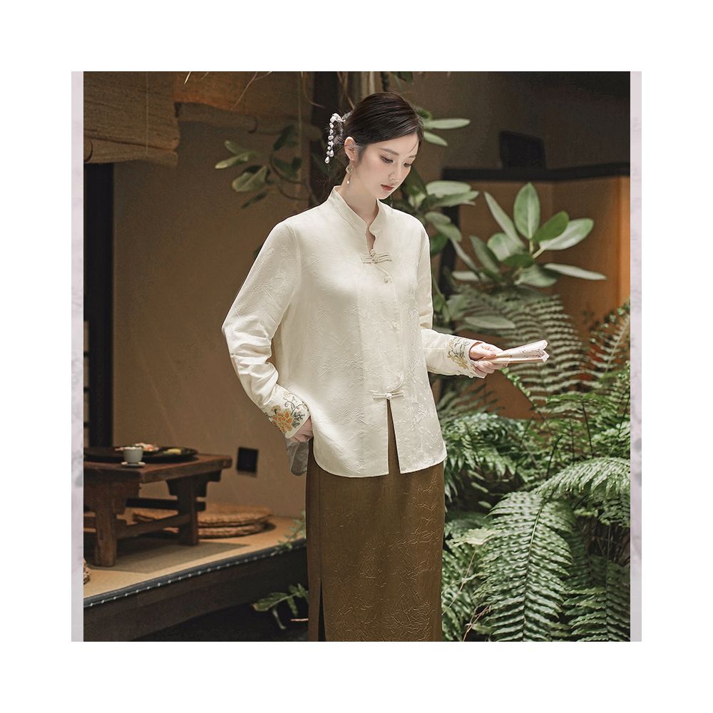 Lu Wen s new Chinese style Chinese style shirt for women in autumn 2025 with a high end feel and a plate buckle jacquard embroidery top for women image 4