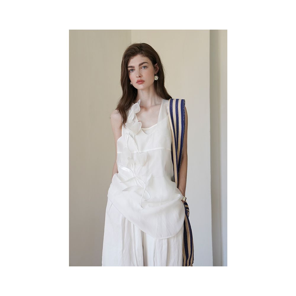 French style petite bourgeois white mid length top Miorastudio brand polyester fiber elegant dress 2024 summer new item image 0