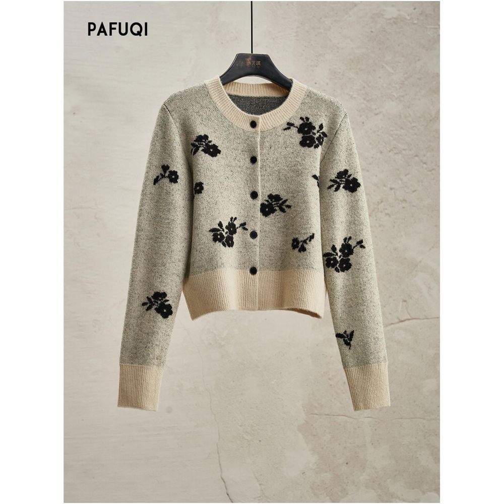 Simple temperament paired with a complete set of contrasting jacquard knitted round neck cardigans and knitted sweaters for autumn and winter in 2025 image 5