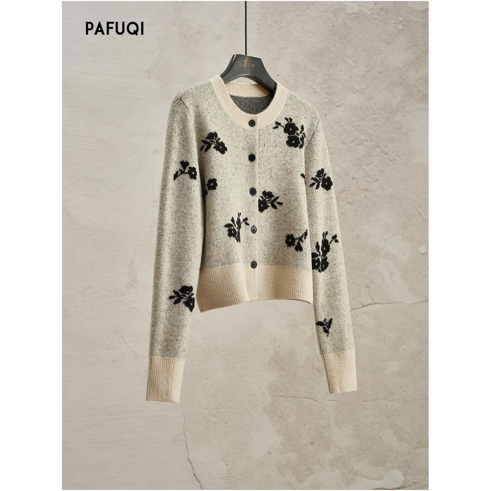 Simple temperament paired with a complete set of contrasting jacquard knitted round neck cardigans and knitted sweaters for autumn and winter in 2025 image 7