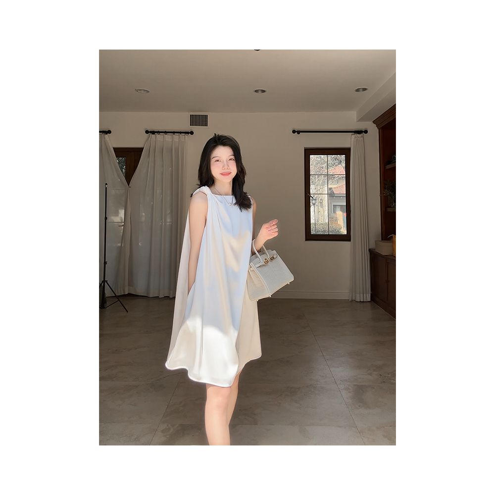 Guo Jiuni s temperament is a one necked twisted satin loose and slimming sleeveless vest dress a summer minimalist dress image 3