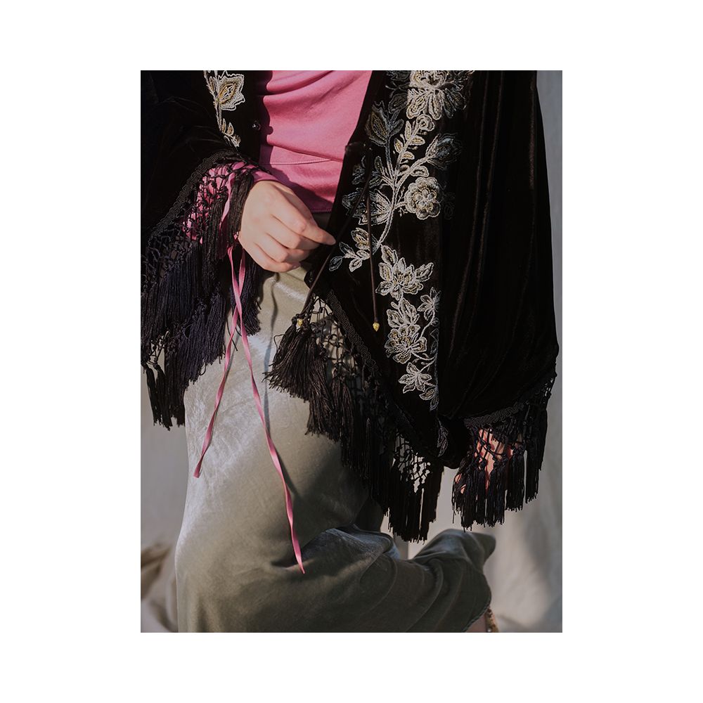 ASAYA5190 – Midnight Garden Embroidered Velvet Robe 🌙🖤