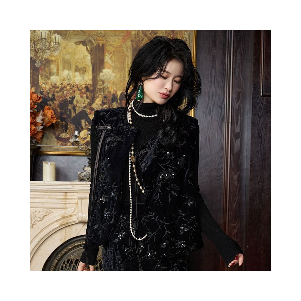 HSSNFZ New Chinese Style Velvet Vest Spring 2025 New Arrival Heavy Embroidery High End Feel Versatile image 4