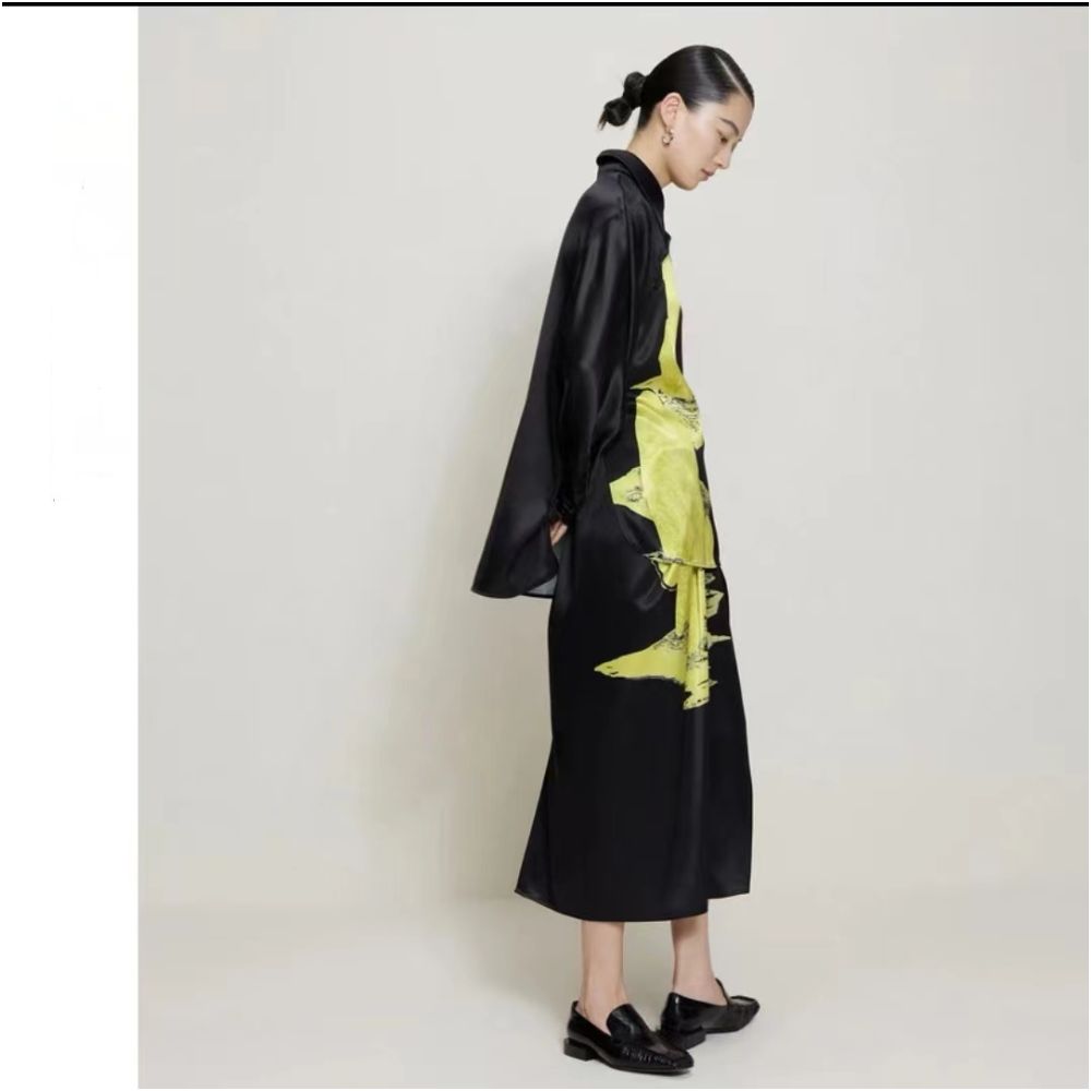 Same style Zhujia 2025 summer soft and smooth lightweight mulberry silk top with contrasting printed black silk shirt in the mall image 2