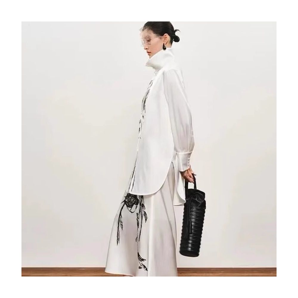 Same style as in shopping malls Zhu Jia 2025 Winter Black Satin Floral Pattern Loose Straight Satin Shirt Top image 3