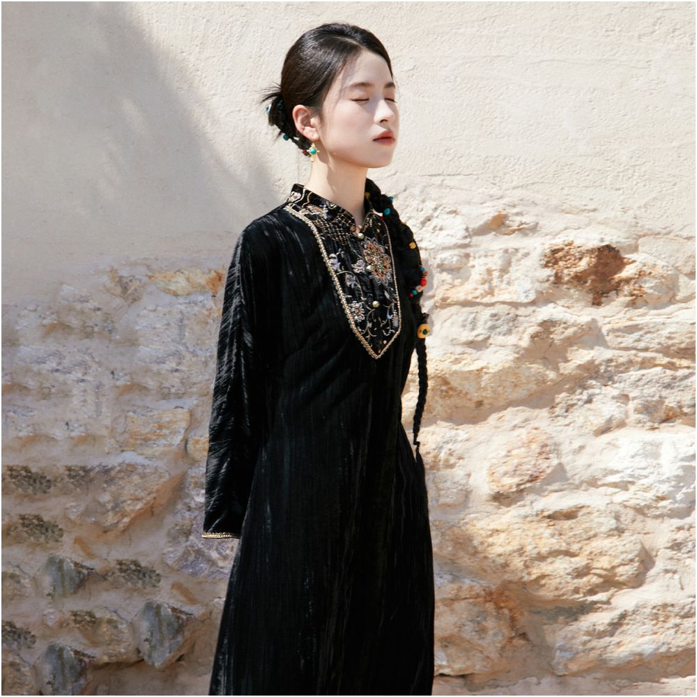 Anytime Light Glow Heavy Embroidery New Chinese Style Stand Collar Velvet Dress for Women image 3