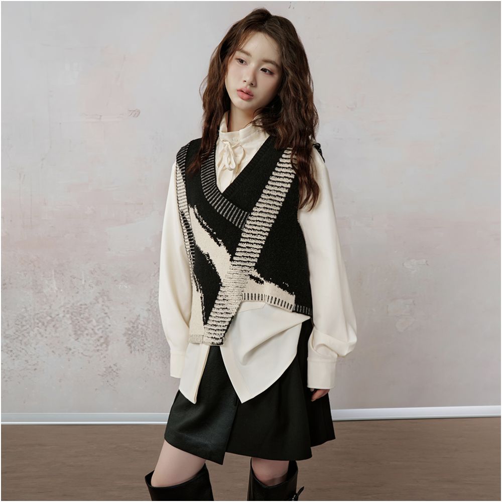 JfYanYan Lava Beach Vest Women s Unique V neck Knitted Tank Top Irregular Design Feel Stacked Shoulder image 3