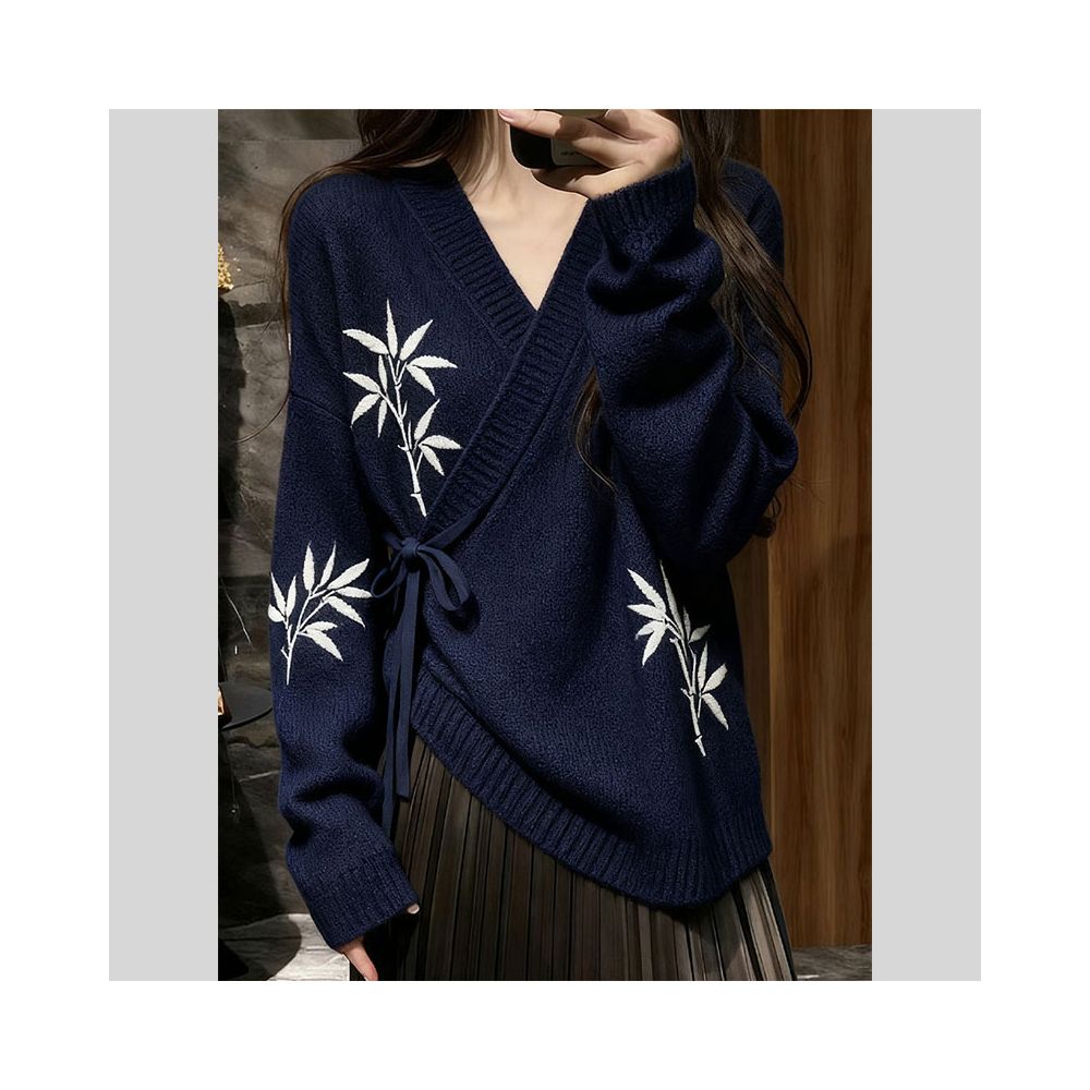 New Chinese style women s clothing with Chinese style sweaters exudes a luxurious and stylish vibe The loose knit top is perfect for women s 2025 autumn collection image 1