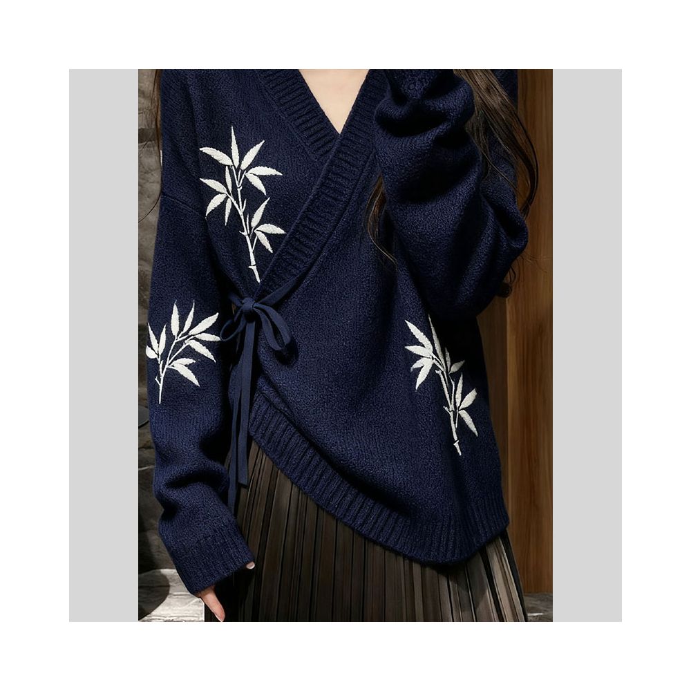 New Chinese style women s clothing with Chinese style sweaters exudes a luxurious and stylish vibe The loose knit top is perfect for women s 2025 autumn collection image 3