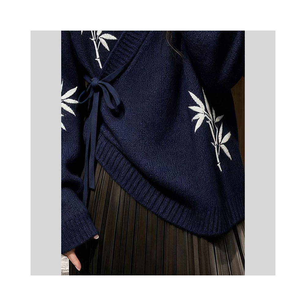 New Chinese style women s clothing with Chinese style sweaters exudes a luxurious and stylish vibe The loose knit top is perfect for women s 2025 autumn collection image 4