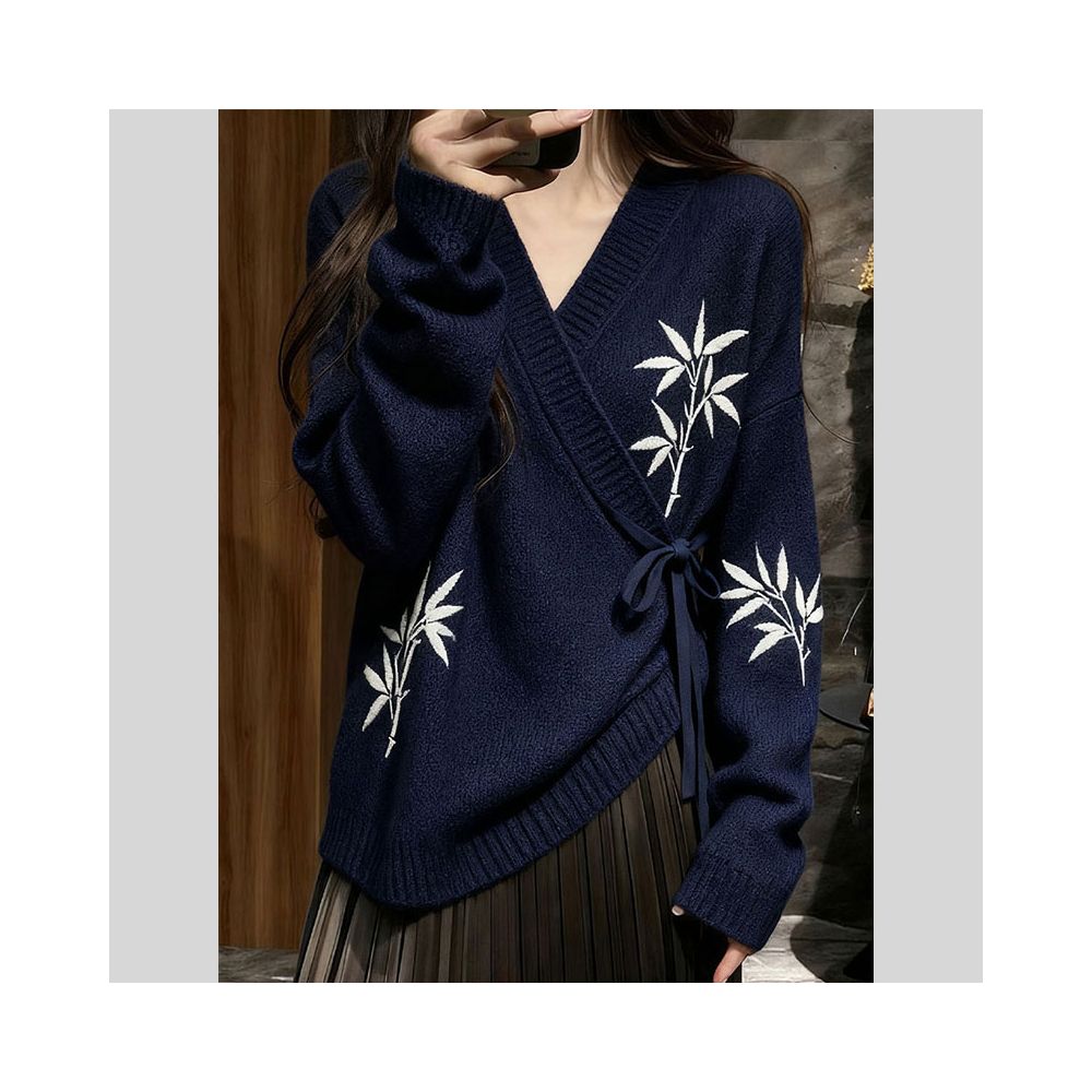 New Chinese style women s clothing with Chinese style sweaters exudes a luxurious and stylish vibe The loose knit top is perfect for women s 2025 autumn collection image 5