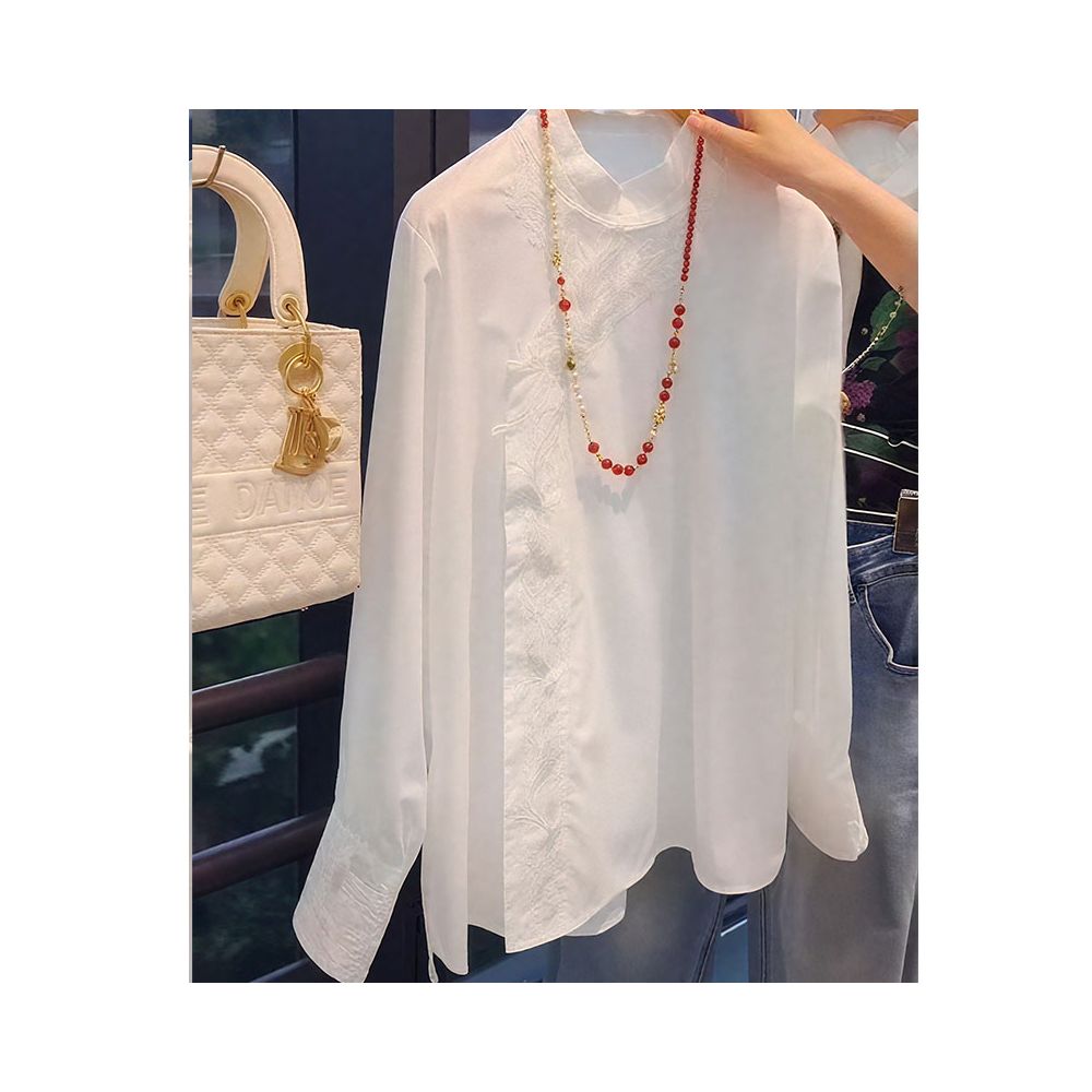New Chinese style heavy industry embroidery retro buckle Chinese style shirt for women 2025 new long sleeved white versatile top autumn image 3