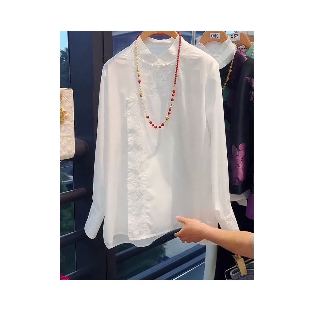 New Chinese style heavy industry embroidery retro buckle Chinese style shirt for women 2025 new long sleeved white versatile top autumn image 0