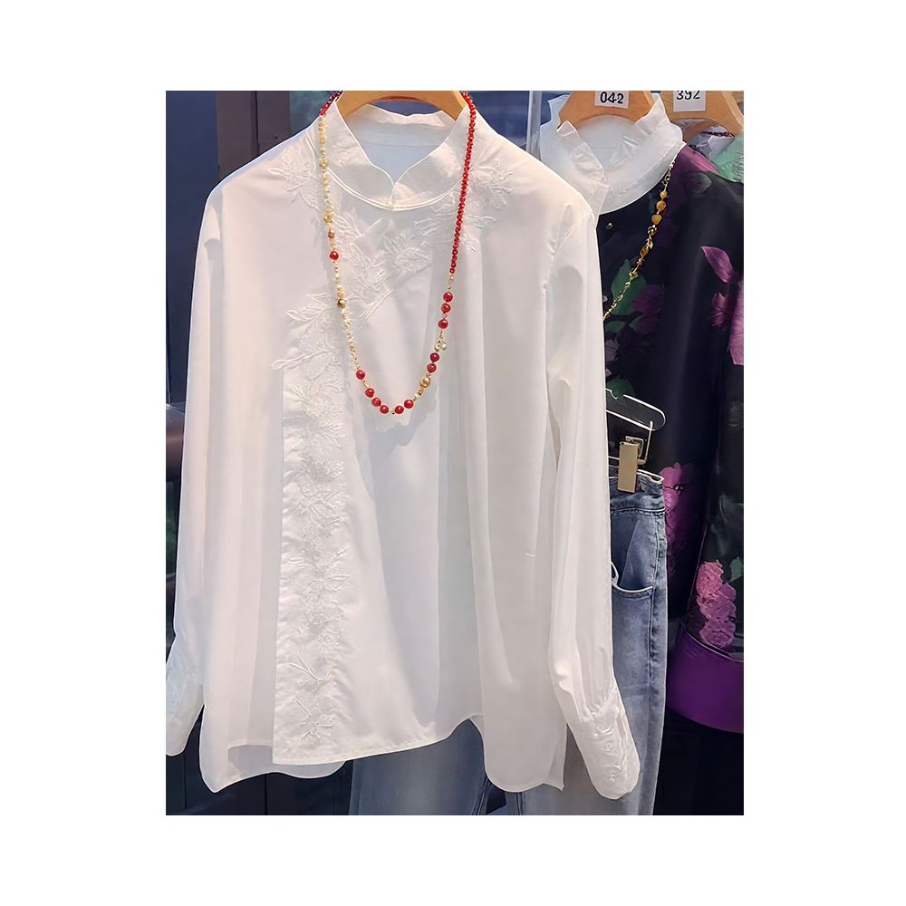 New Chinese style heavy industry embroidery retro buckle Chinese style shirt for women 2025 new long sleeved white versatile top autumn image 9