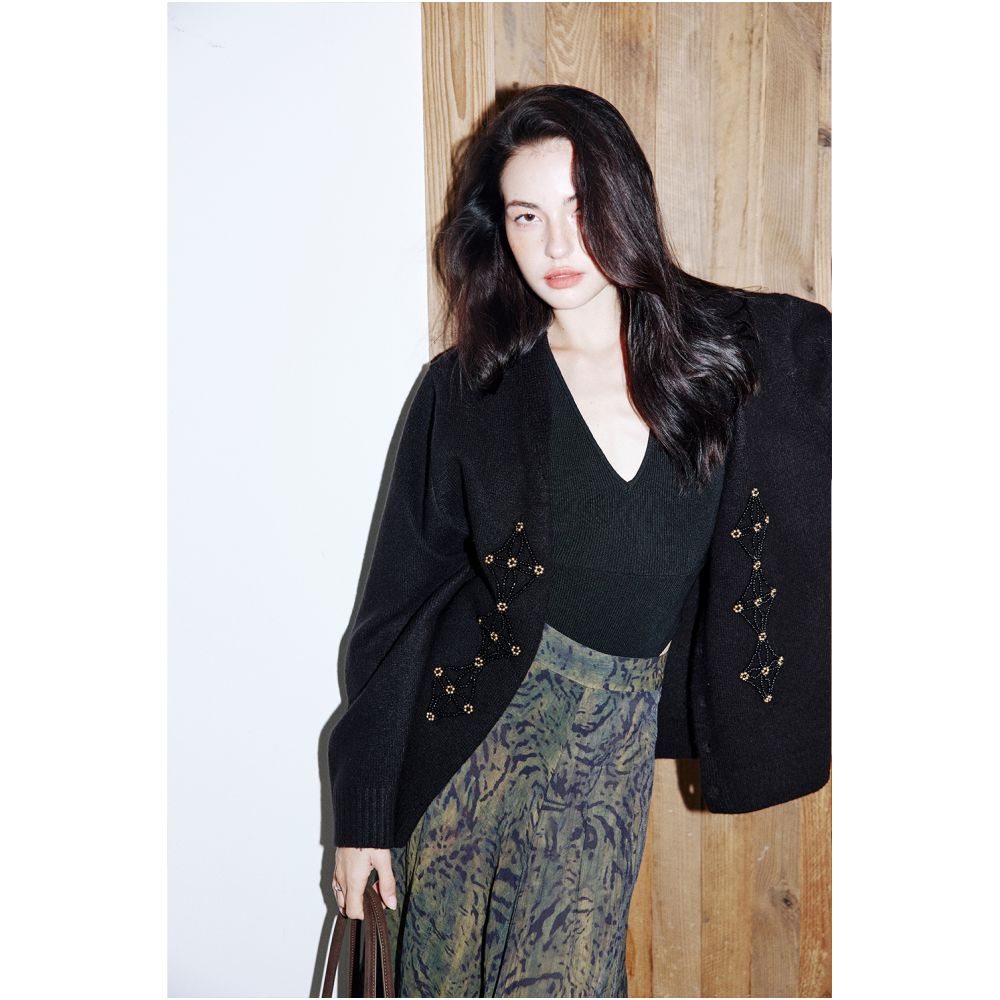 Rosebanks forgive me for being a detail freak Heavy industry old money style diamond grid nail beads V neck wool cardigan image 0