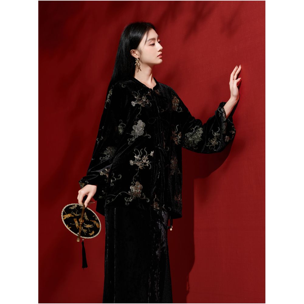 Three color sunset melting gold 2025 autumn and winter new style new Chinese velvet jacket lantern sleeve top women s C image 2