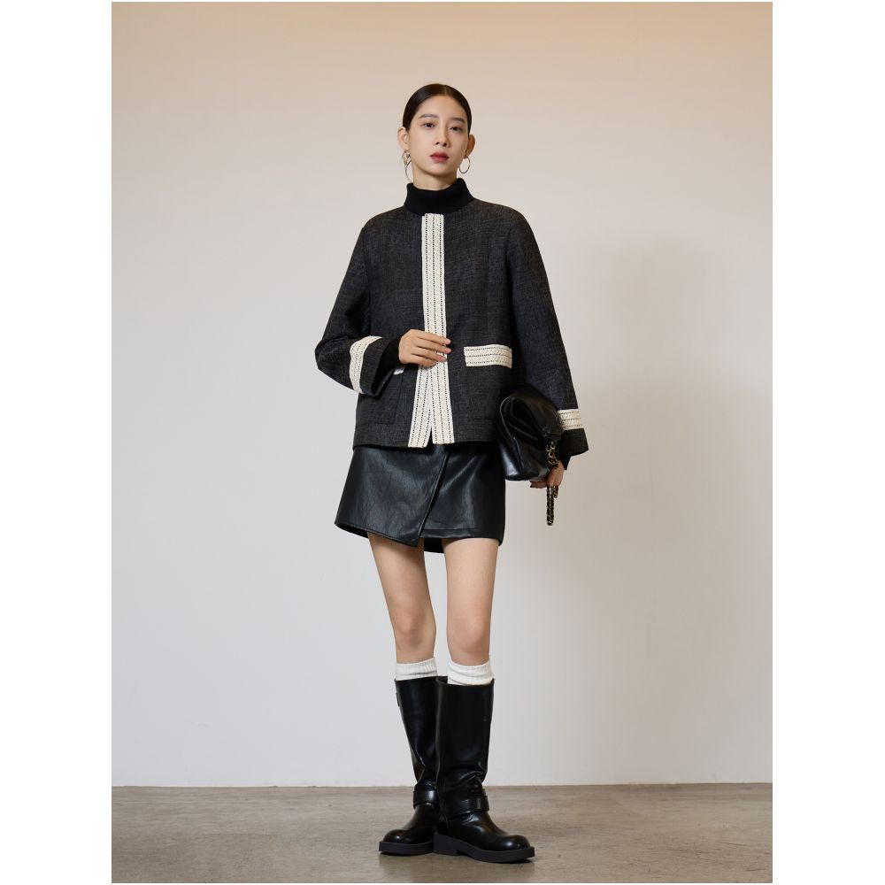 Black and white contrasting patchwork lace small fragrant style jacket women s high neck loose and huge good looking outfit 2025 autumn and winter image 4