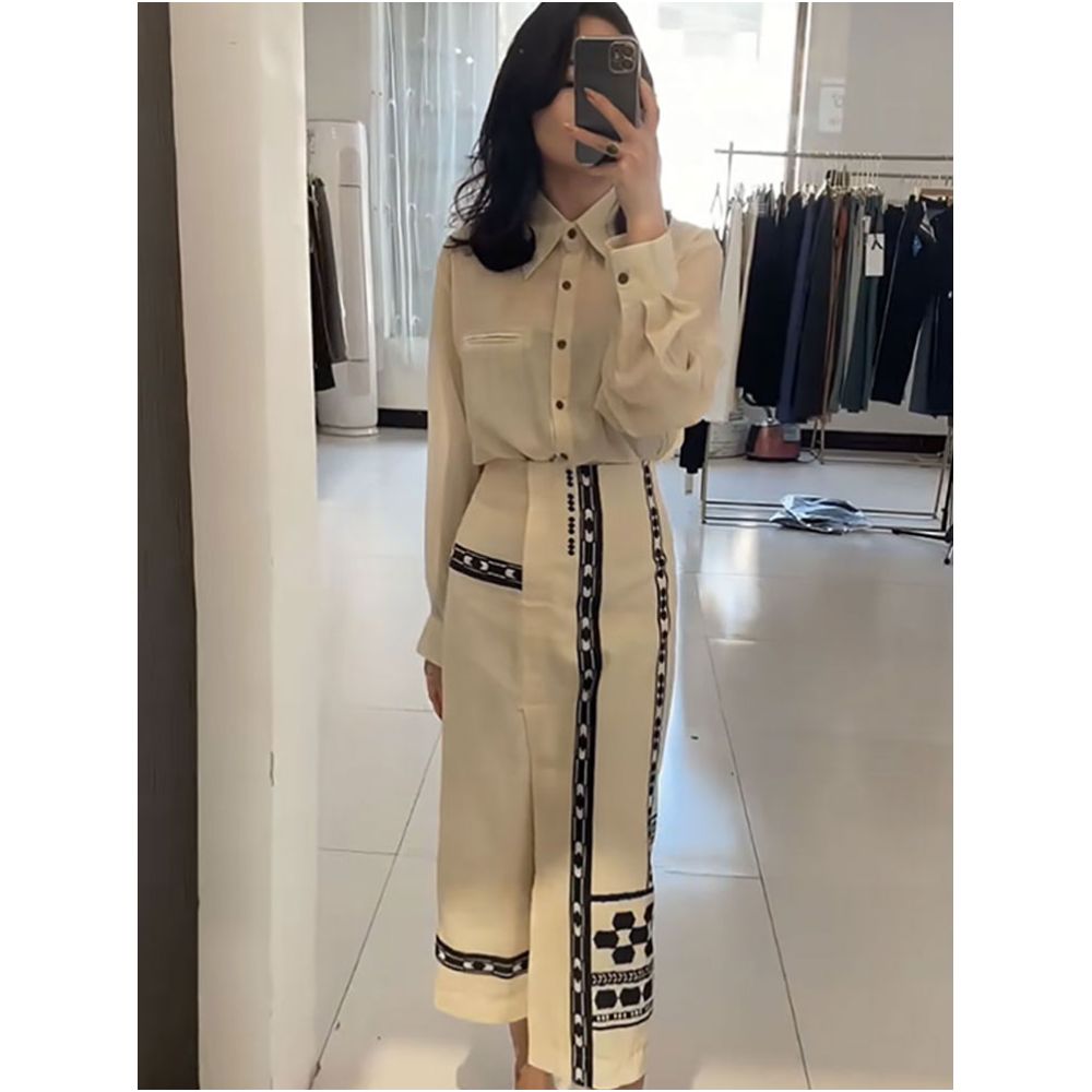 European high waisted split half skirt for women in summer 2025 new style temperament printed long skirt loose and slimming hip hugging skirt image 1