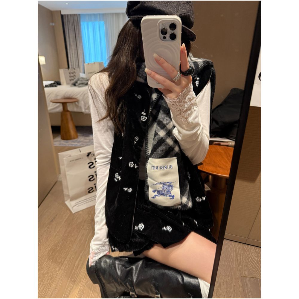 Fancy Embroidered Velvet Vest Women s 2025 Autumn New Style Atmosphere Sleeveless Design Tank Top image 1