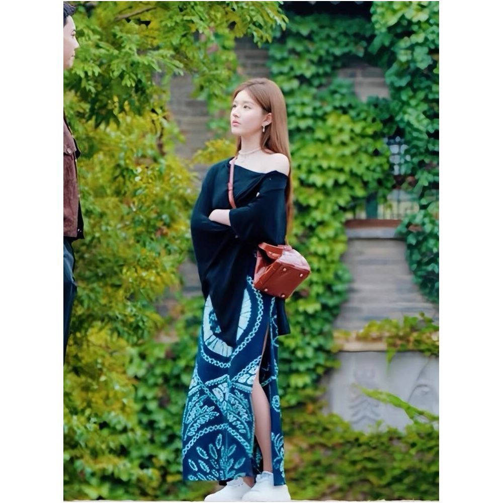 Xu I Dazzling Zhao Lusi Xu Yan Same Style Black Cross Shoulder T shirt Cover Shirt Blue Ethnic Style Tie Dyeing Printed Half Skirt image 2